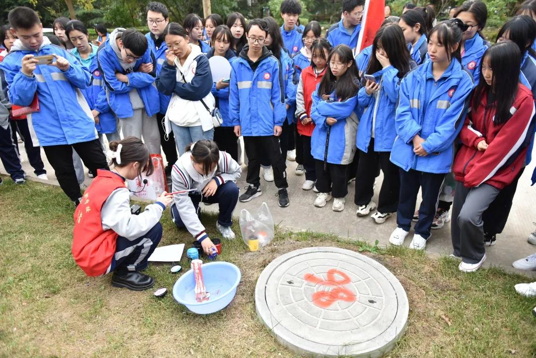 請(qǐng)黨放心，強(qiáng)國有我——我校舉辦井蓋涂鴉主題團(tuán)日活動(dòng)